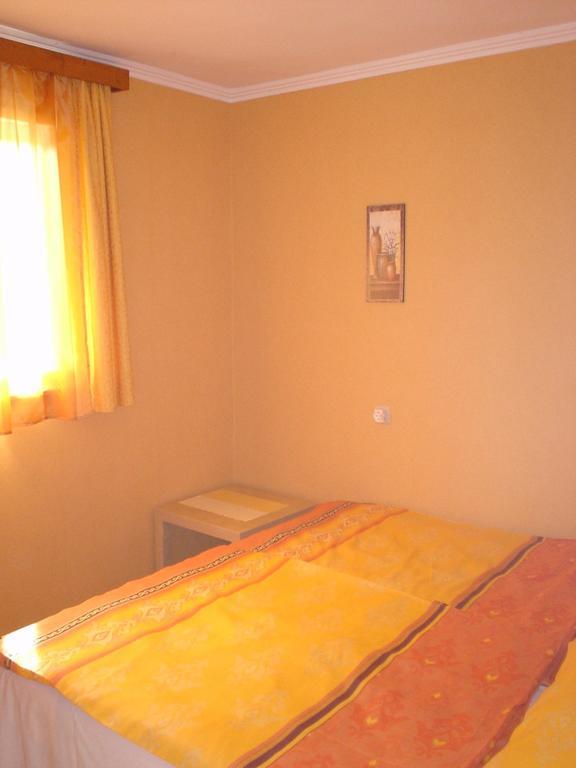 Oeroekzoeld Apartmanok Balatonfenyves Habitación foto