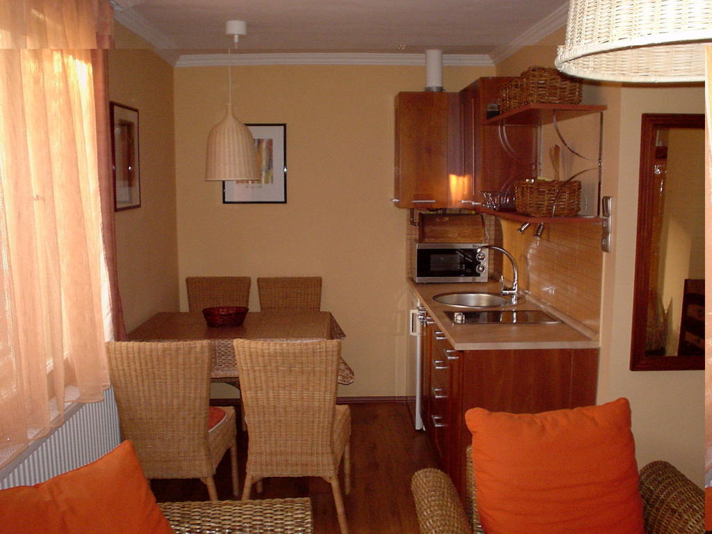 Oeroekzoeld Apartmanok Balatonfenyves Habitación foto